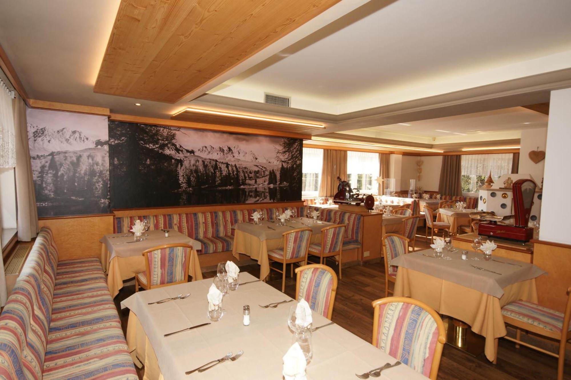 Hotel Vallechiara Moena Ngoại thất bức ảnh
