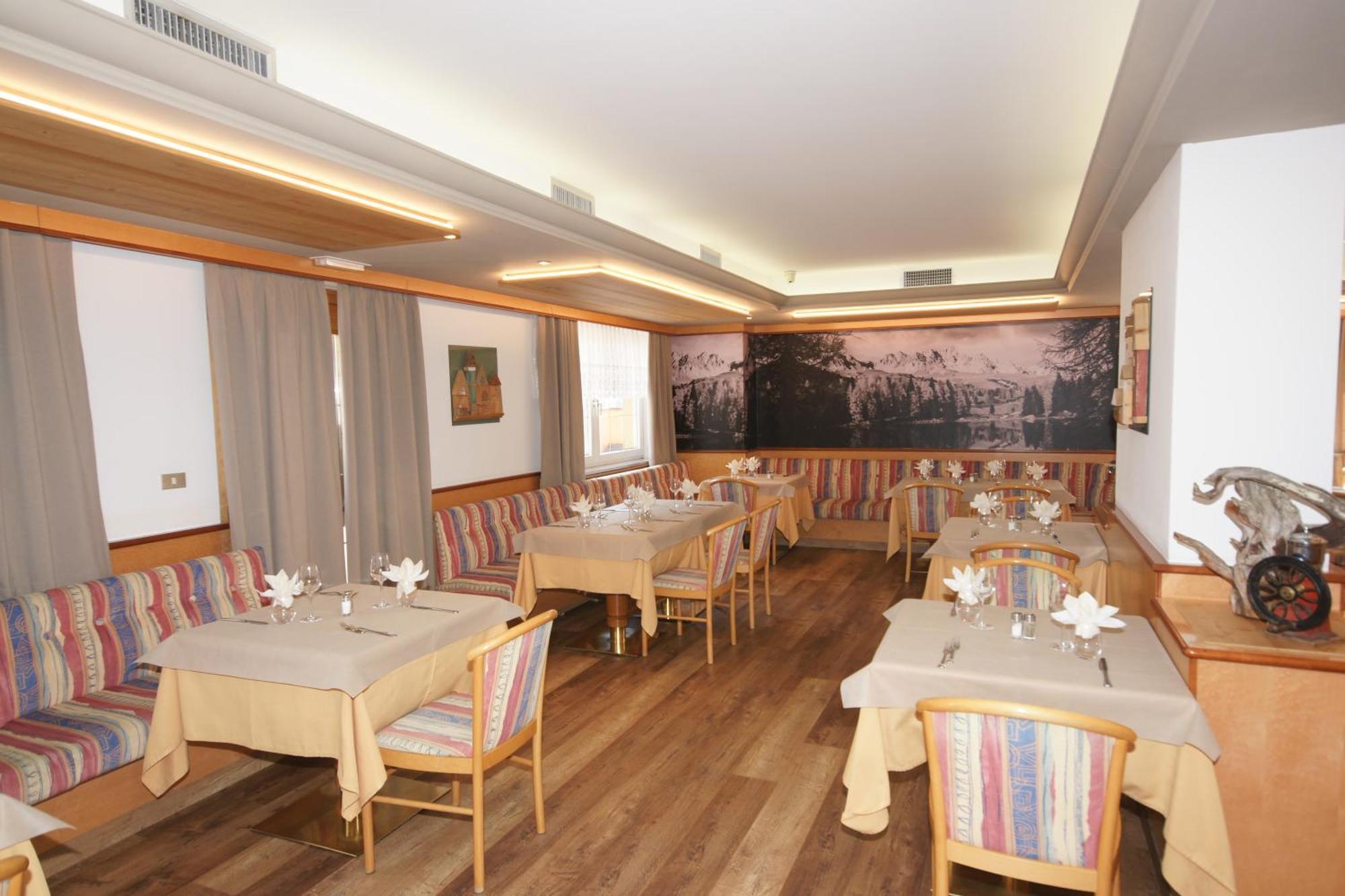 Hotel Vallechiara Moena Ngoại thất bức ảnh