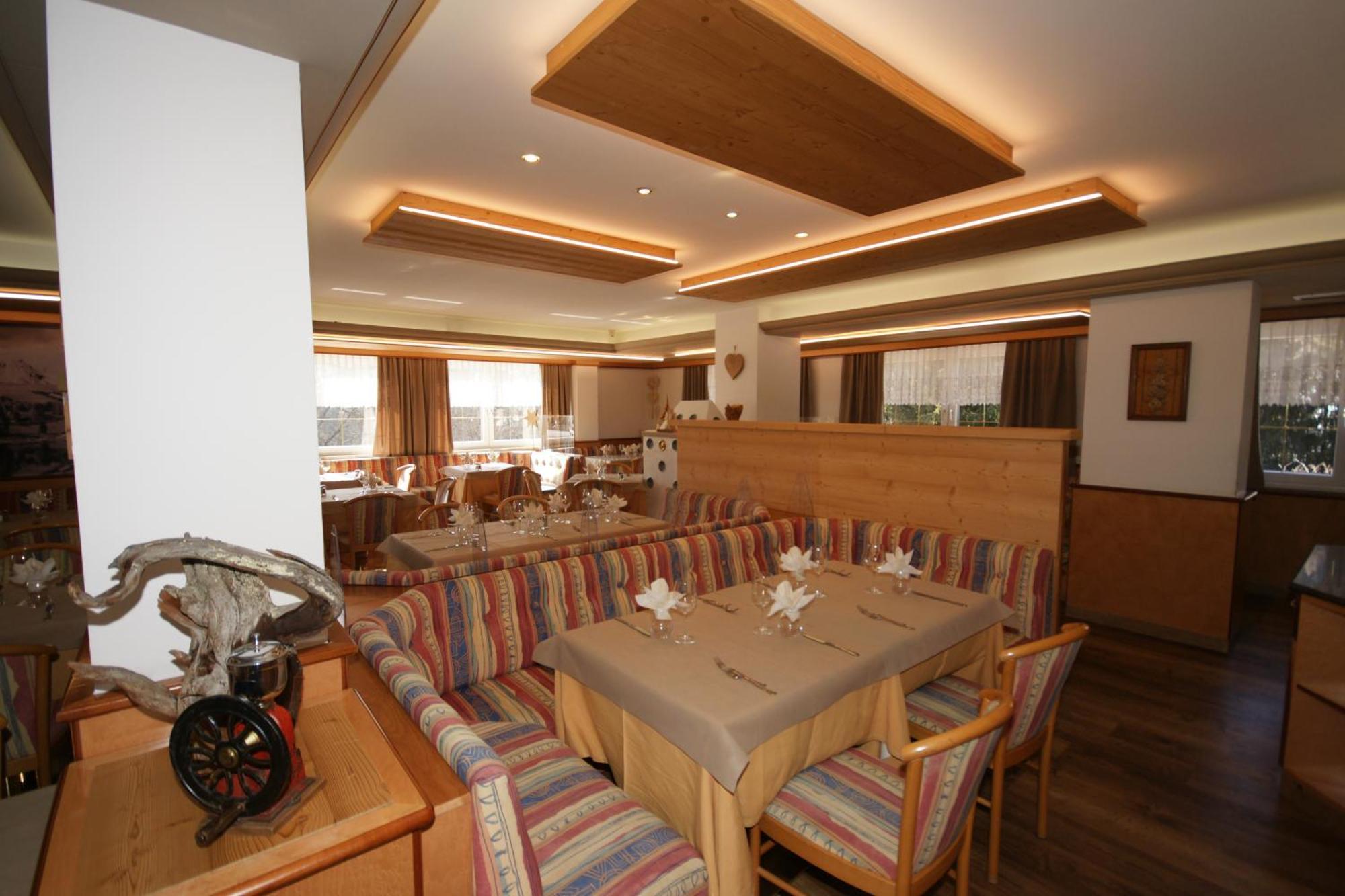 Hotel Vallechiara Moena Ngoại thất bức ảnh